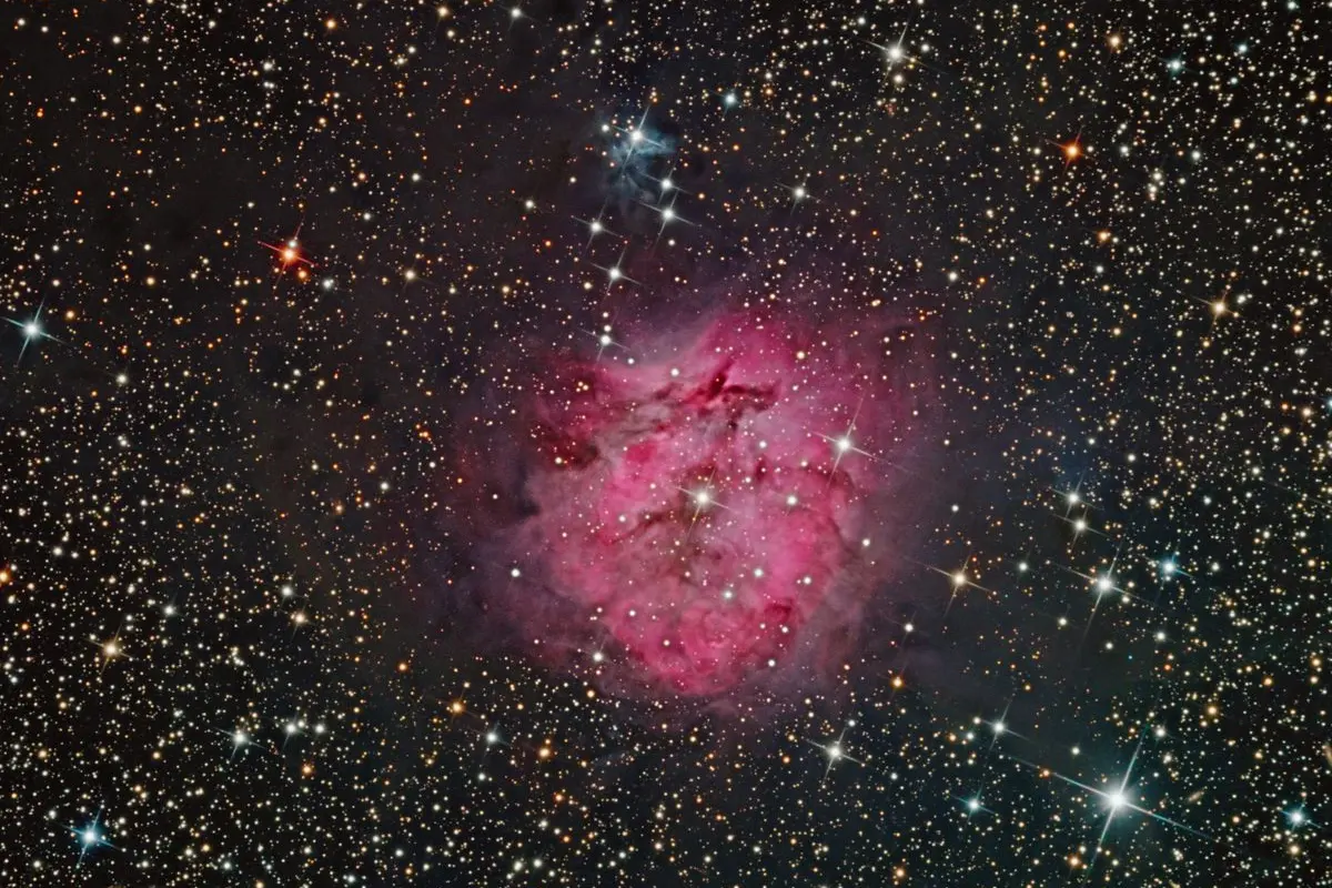 Nebulosa no espaço, onde o ouro se forma